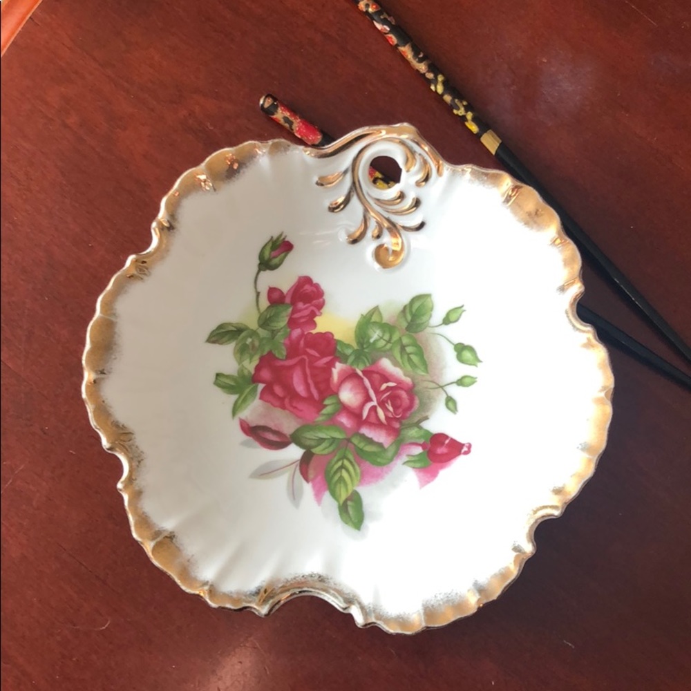 Lovely Mid-century scalloped porcelain dish - Picture 3 of 6